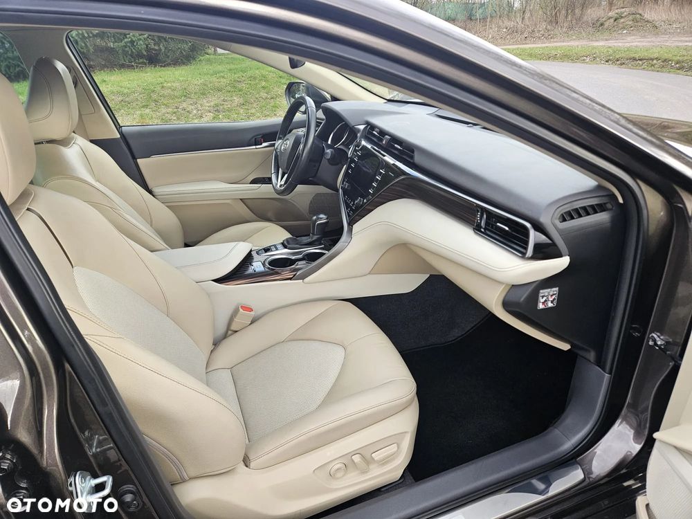 Toyota Camry 2.5 Hybrid Executive CVT - 15