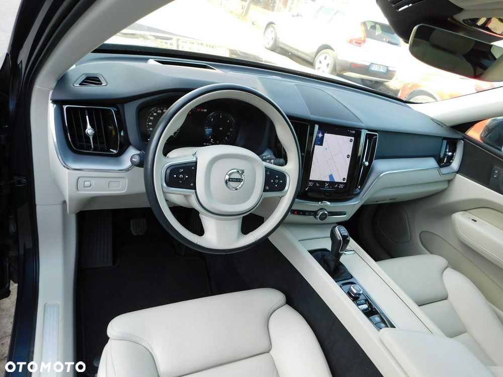 Volvo XC 60 D3 Momentum Pro - 14