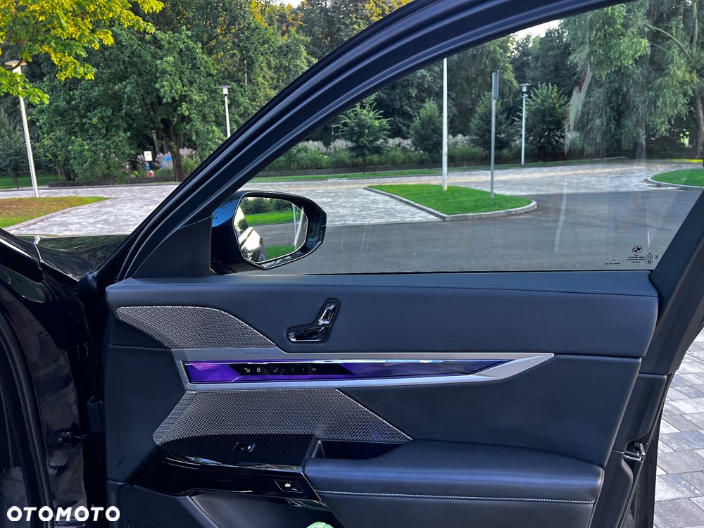 BMW Seria 7 740d xDrive - 32