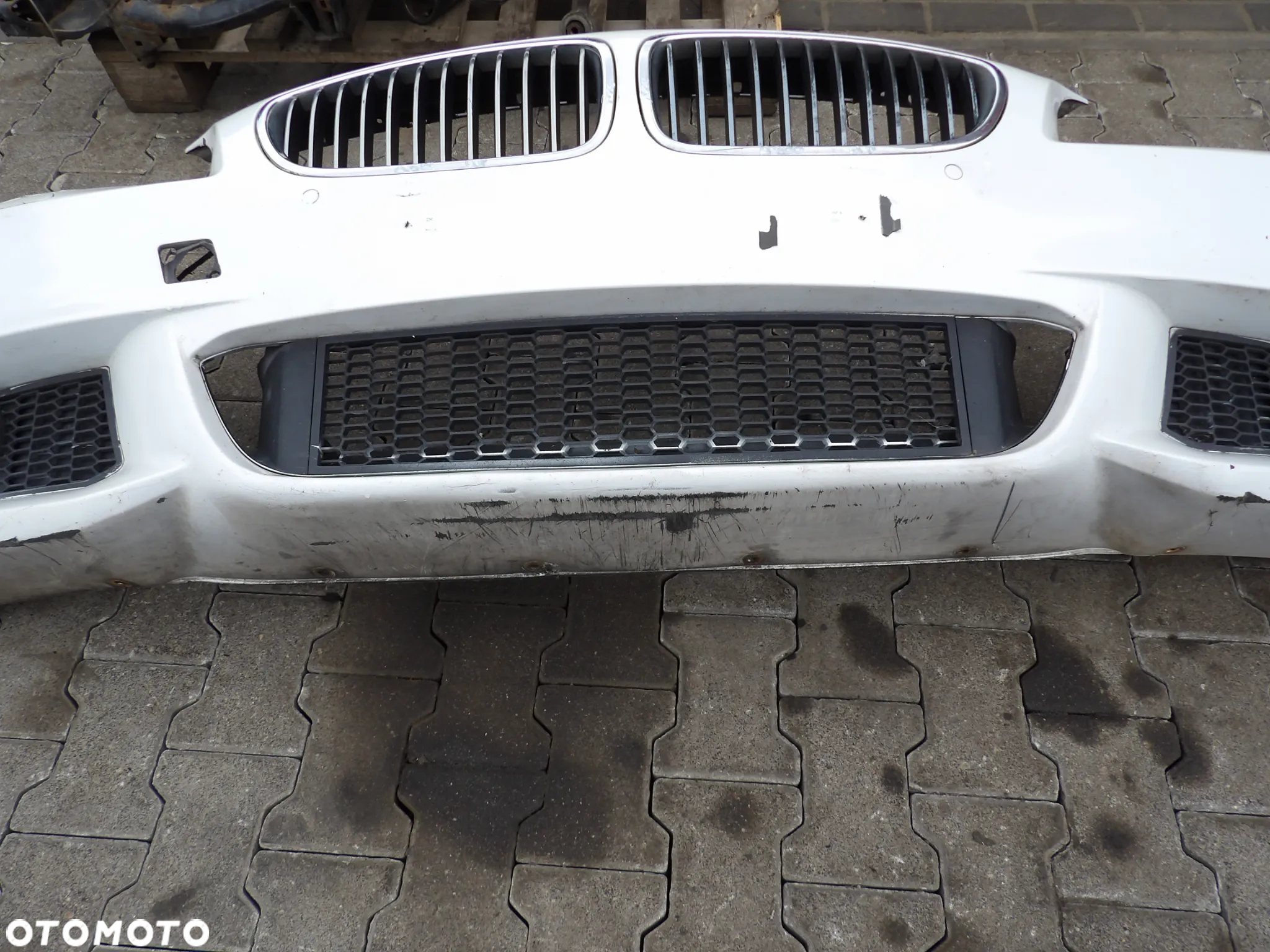BMW - F10 - KOLOR A300 - ZDERZAK PRZEDNI - M PAKIET - 4