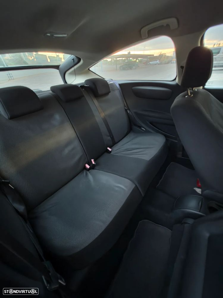 Citroën C4 1.6 HDi VTR - 18