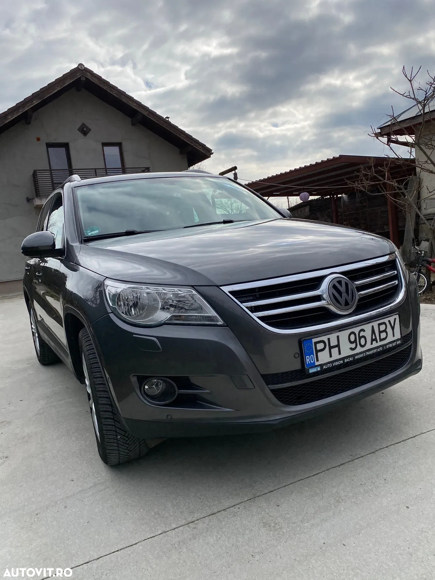 Volkswagen Tiguan - 3