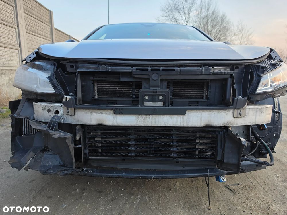 Peugeot 308 1.6 Hybrid PHEV Allure EAT8 - 26