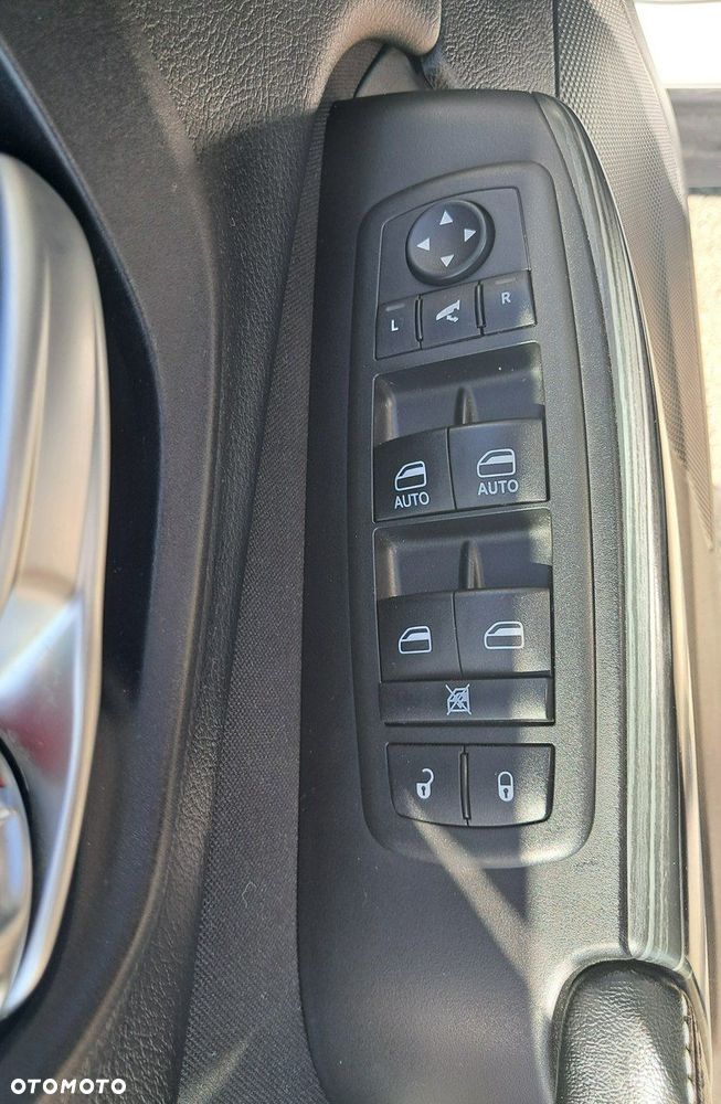 Jeep Cherokee - 16