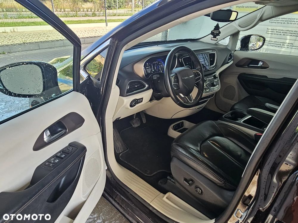 Chrysler Pacifica - 25
