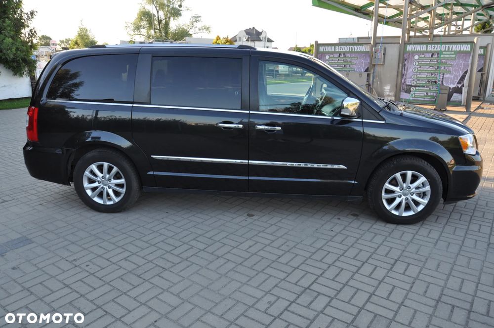 Chrysler Town & Country 3.6 Limited - 8