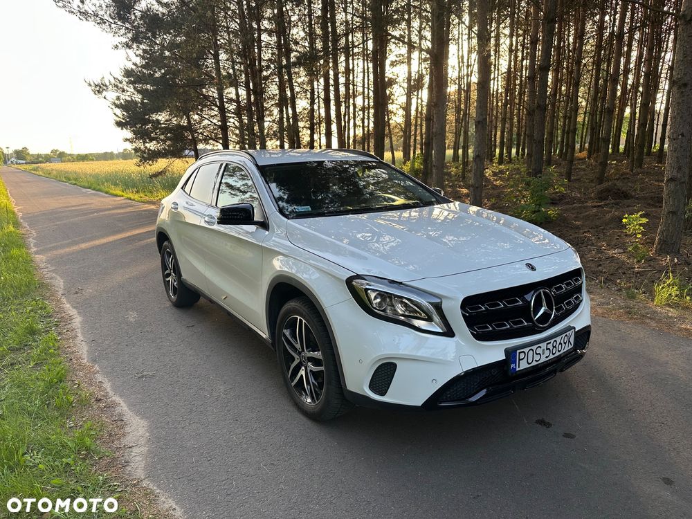 Mercedes-Benz GLA 180 7G-DCT Urban - 17