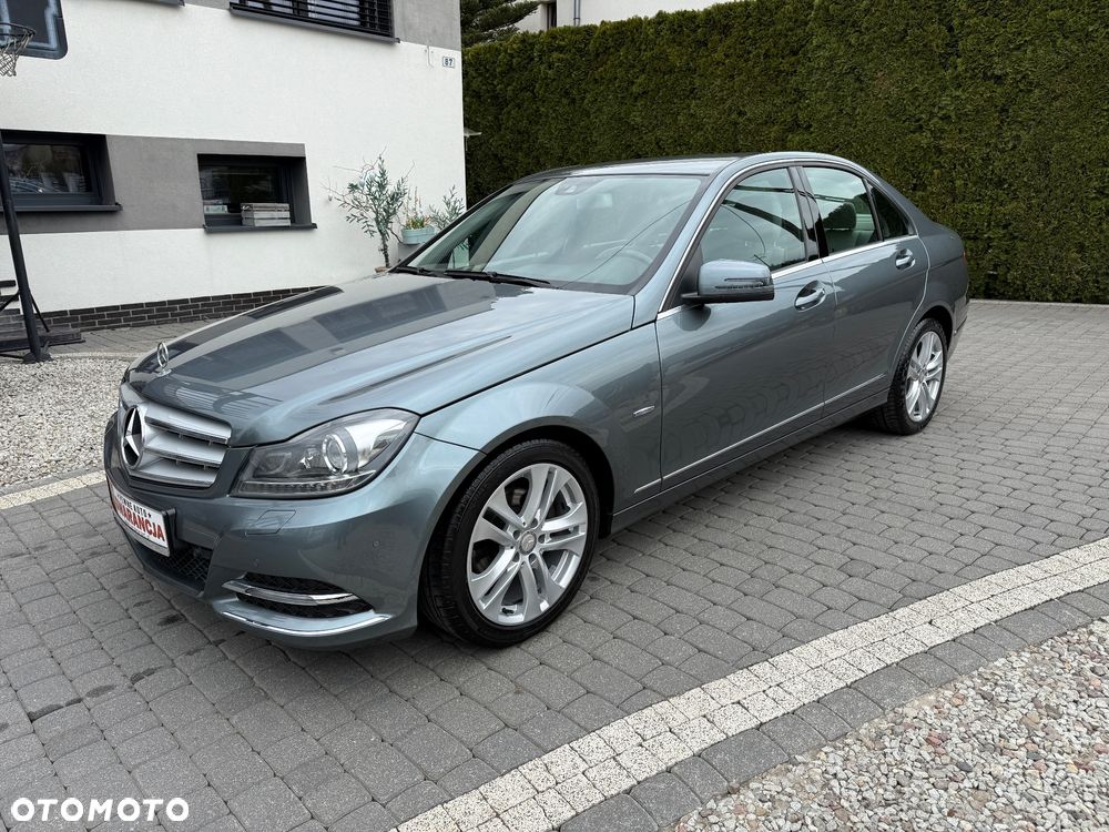 Mercedes-Benz Klasa C 180 CGI BlueEff Avantgarde - 38