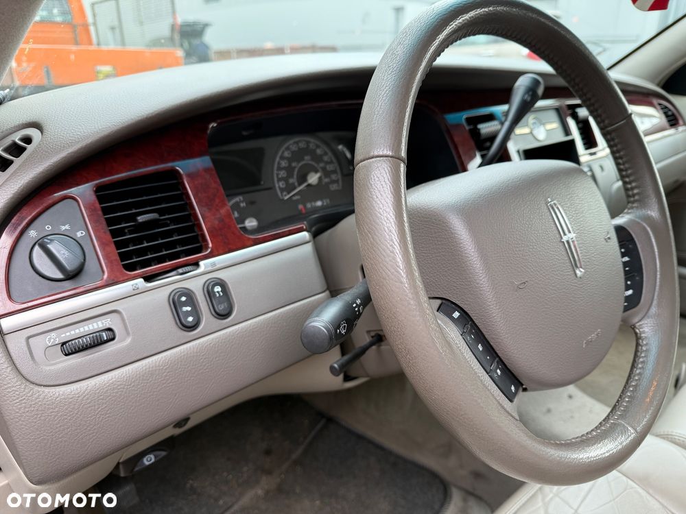 Lincoln Town Car 4.6 Signature - 28
