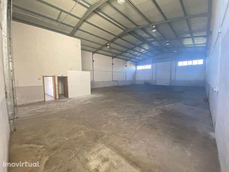Pavilhão industrial na Moita, Marinha Grande - Grande imagem: 2/12