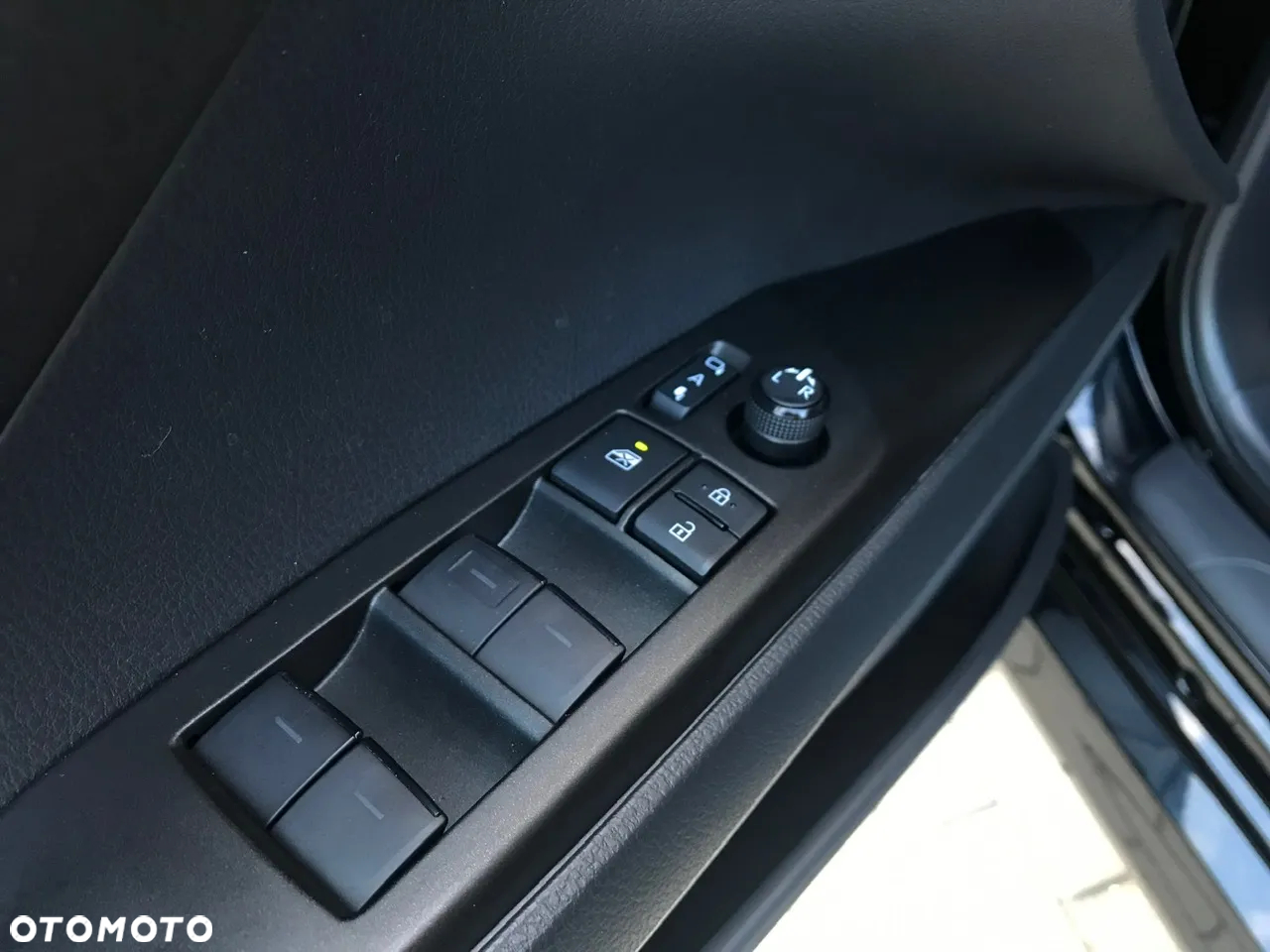 Toyota Camry 2.5 Hybrid Comfort CVT - 33