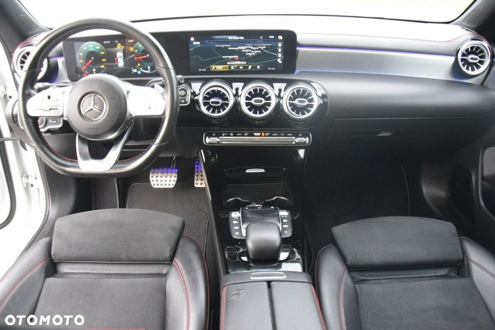 Mercedes-Benz CLA 180 7G-DCT Edition AMG Line - 33