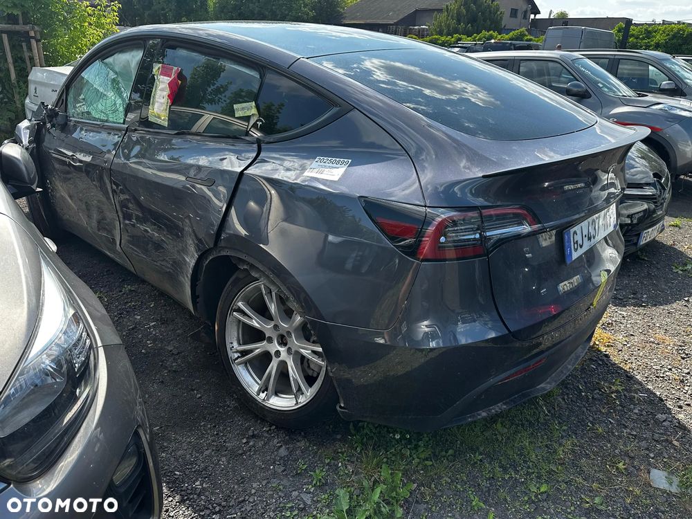 Tesla Y Model Long Range Dual Motor AWD - 2