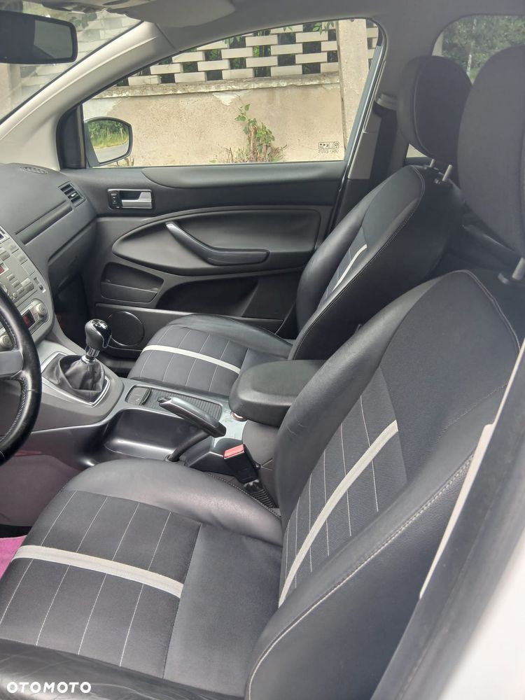 Ford Kuga 2.0 TDCi 4x4 Titanium - 4