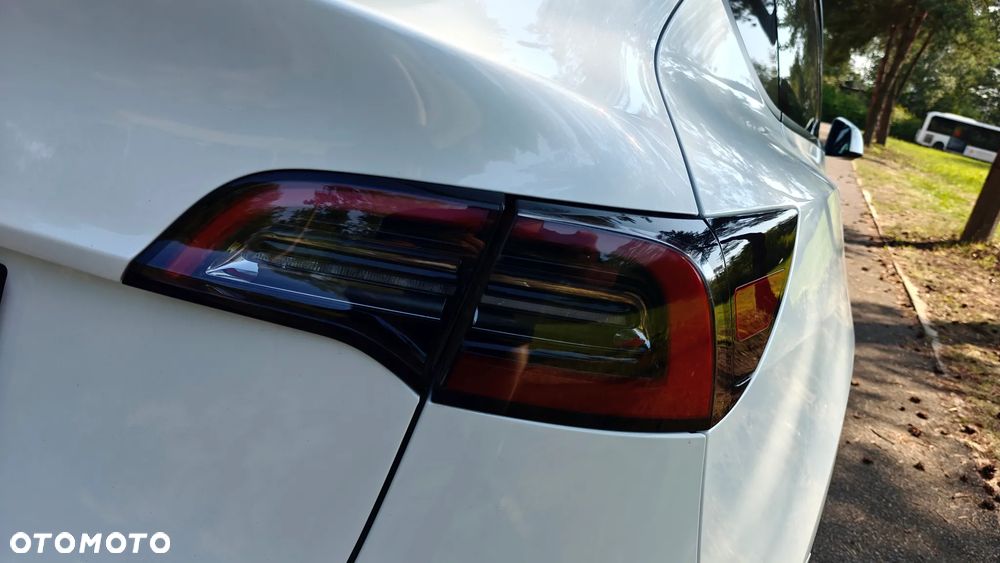 Tesla Model Y Long Range Dual Motor AWD - 7