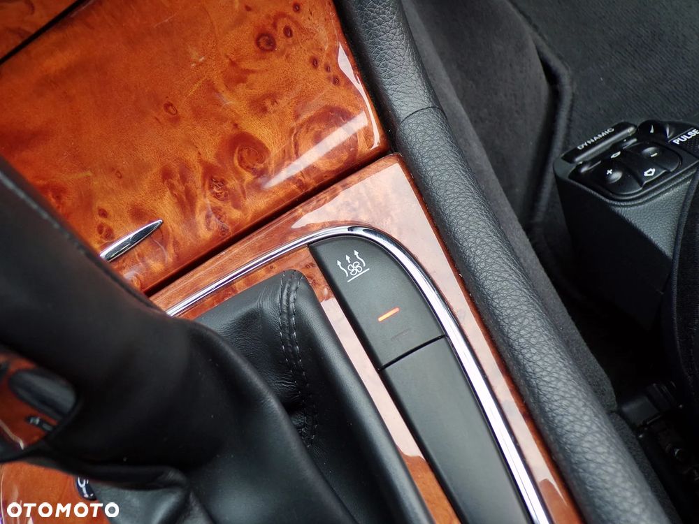 Mercedes-Benz Klasa E 500 T 4Matic Automatik Avantgarde - 25