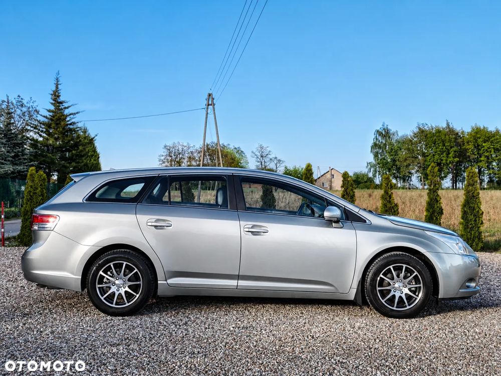 Toyota Avensis 1.8 Sol plus NAVI - 4