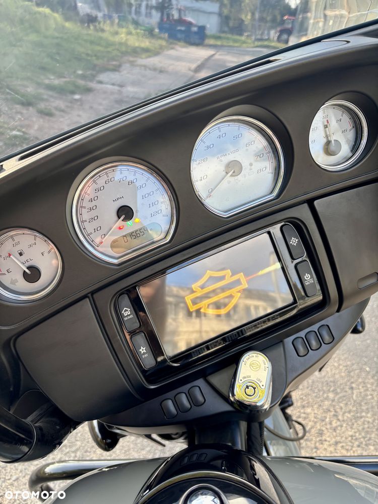 Harley-Davidson Touring Street Glide - 11