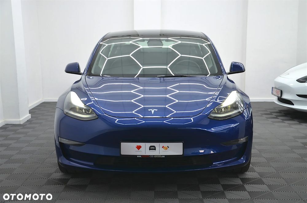 Tesla Model 3 - 3