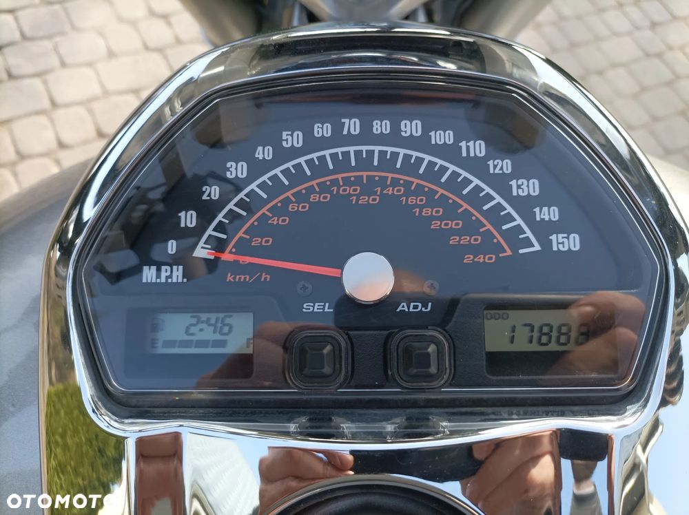 Suzuki Boulevard - 8