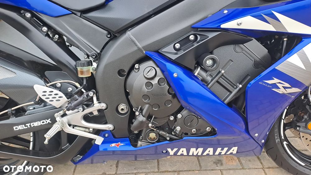 Yamaha R1 - 15