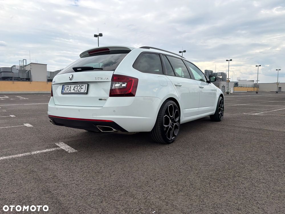 Skoda Octavia 2.0 TSI RS - 11