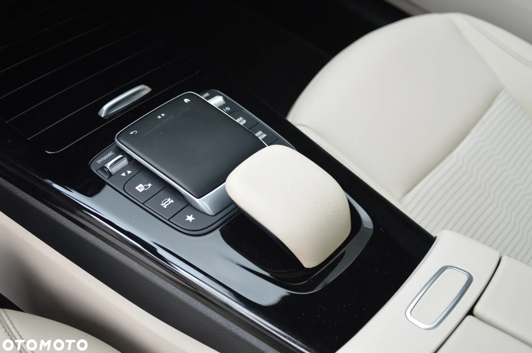Mercedes-Benz CLA 180 7G-DCT Progressive Line Advanced - 25