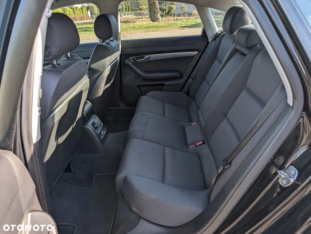 Audi A6 Limousine 2.4 - 32