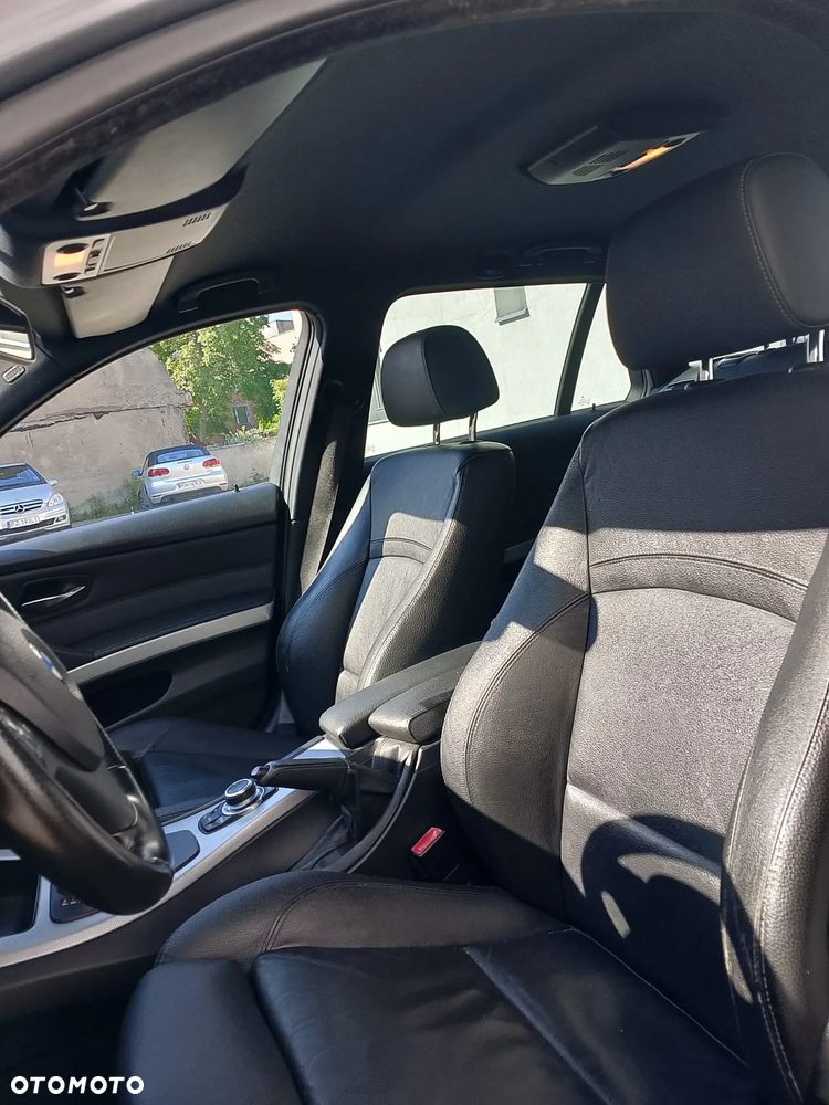 BMW Seria 3 325i xDrive - 11