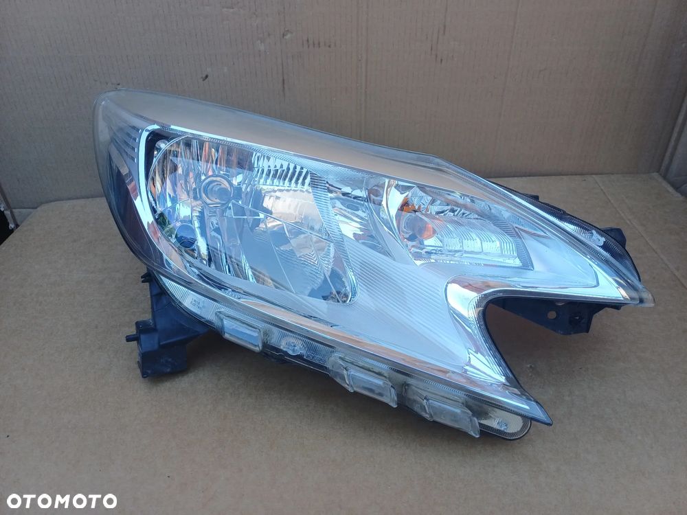 Nissan Note II E12 lampa prawy przod Europa - 1