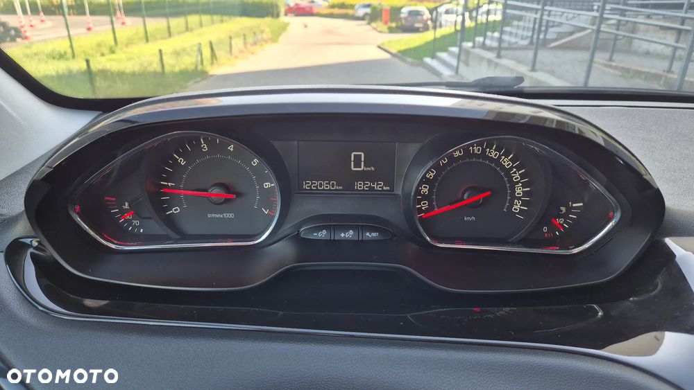 Peugeot 208 1.2 PureTech Style - 11