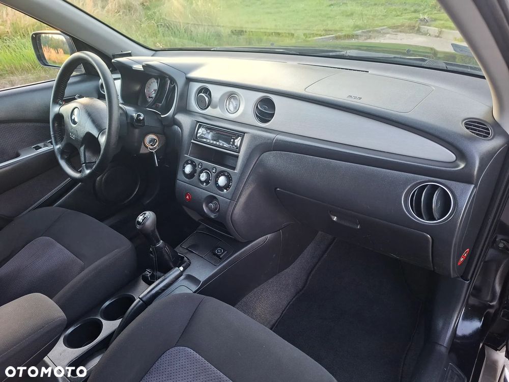 Mitsubishi Outlander - 12