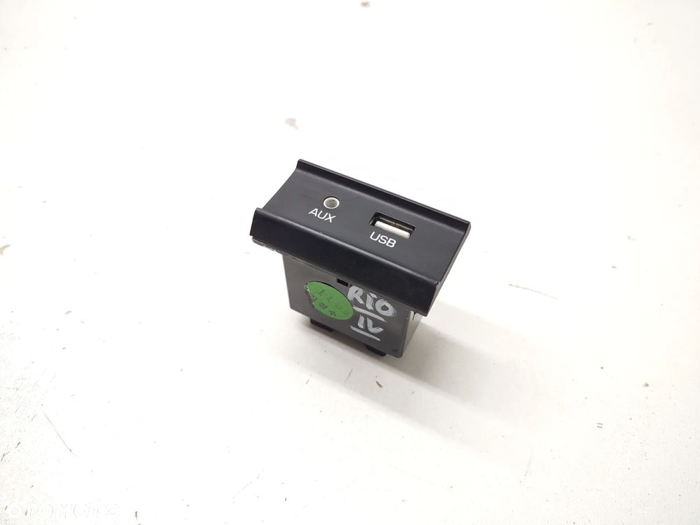 GNIAZDO PORT AUX USB 96120-H8000 KIA RIO IV ORYGINAŁ