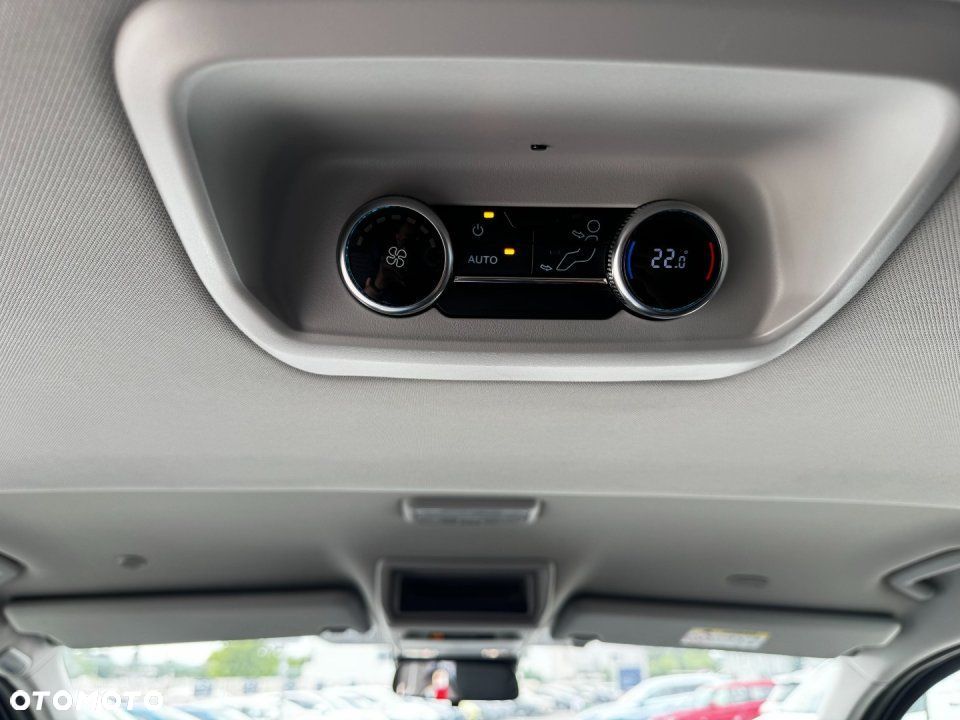 Ford Tourneo Custom - 19