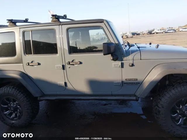 Jeep Wrangler 3.6 Unlim X - 11