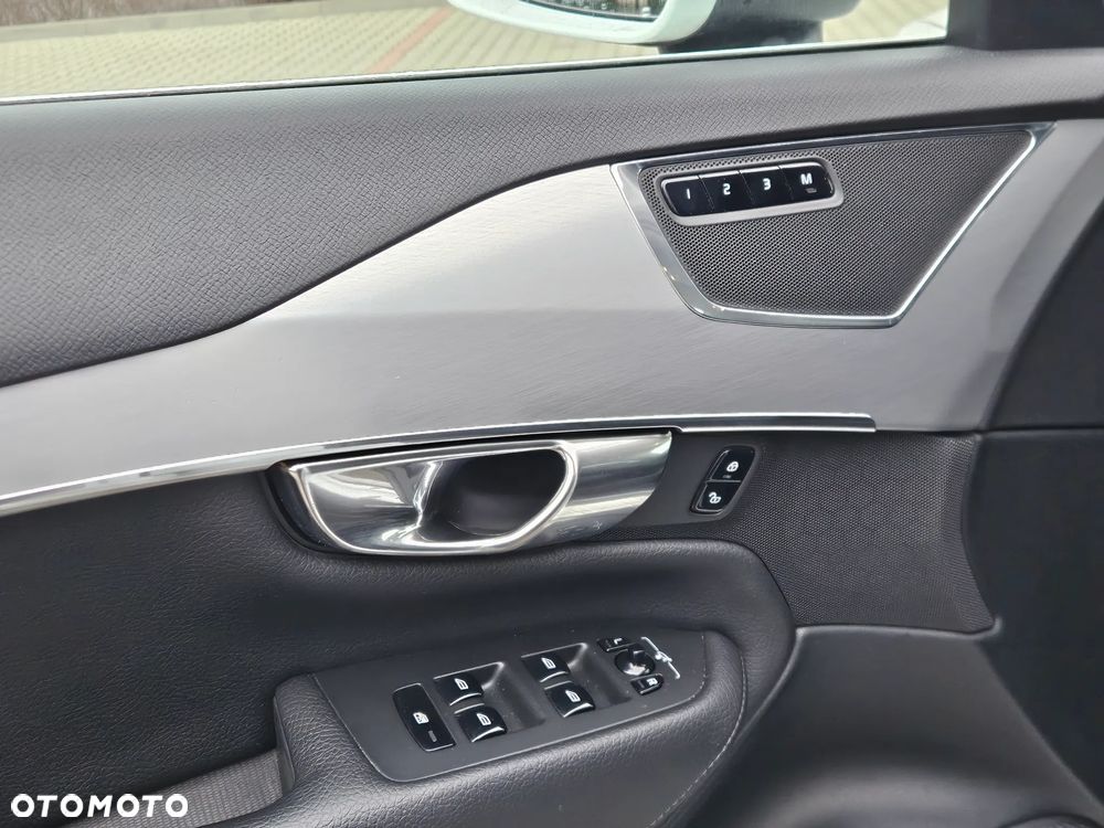 Volvo XC 90 D5 AWD Momentum - 28