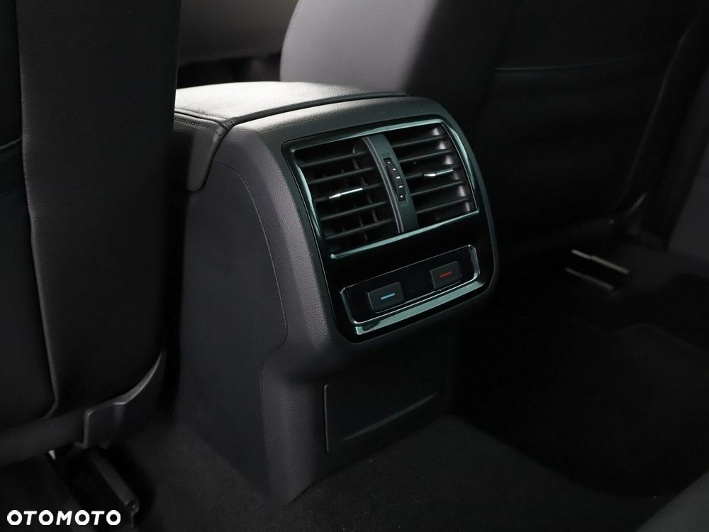 Volkswagen Passat Variant 2.0 TDI (BlueMotion Technology) Highline - 38