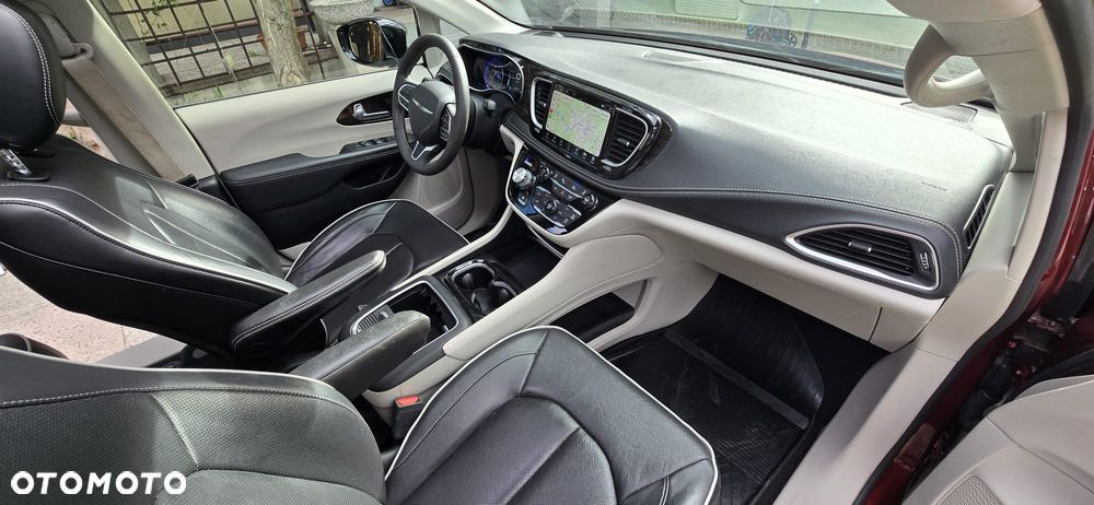 Chrysler Pacifica - 26