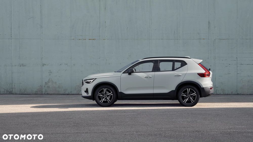 Volvo XC 40 B3 Plus Dark - 3
