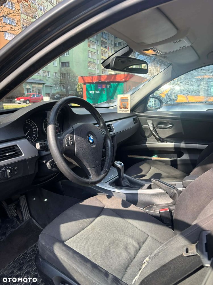 BMW Seria 3 318i - 4