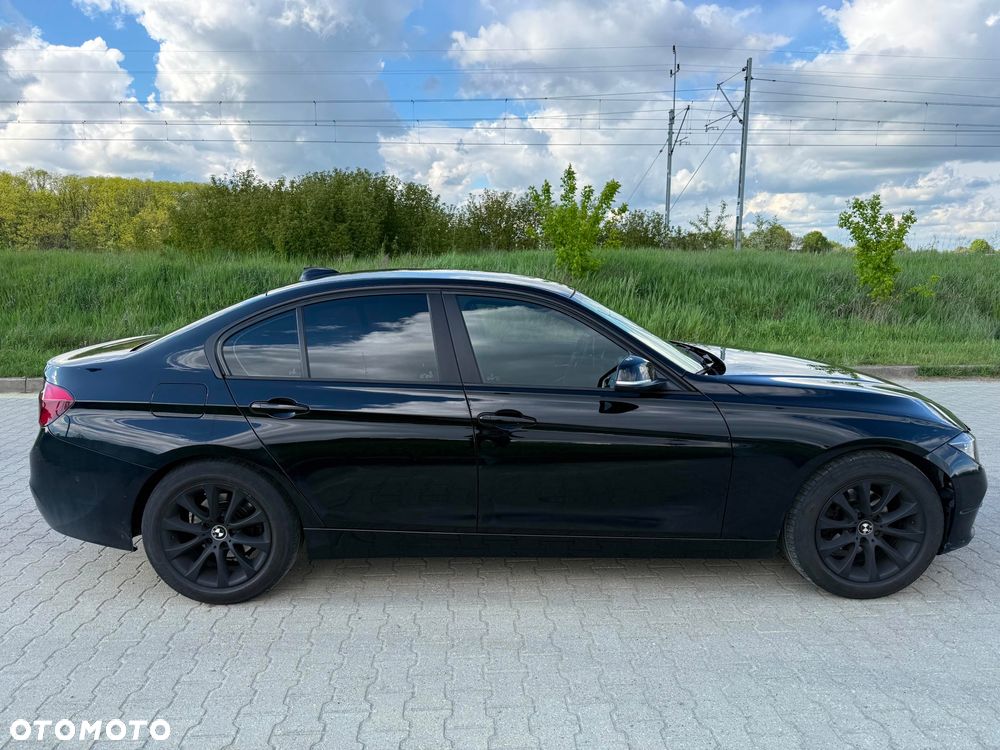 BMW Seria 3 320i - 5