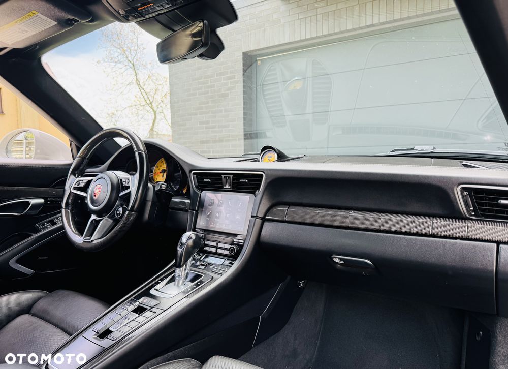 Porsche 911 Turbo S Cabriolet - 8