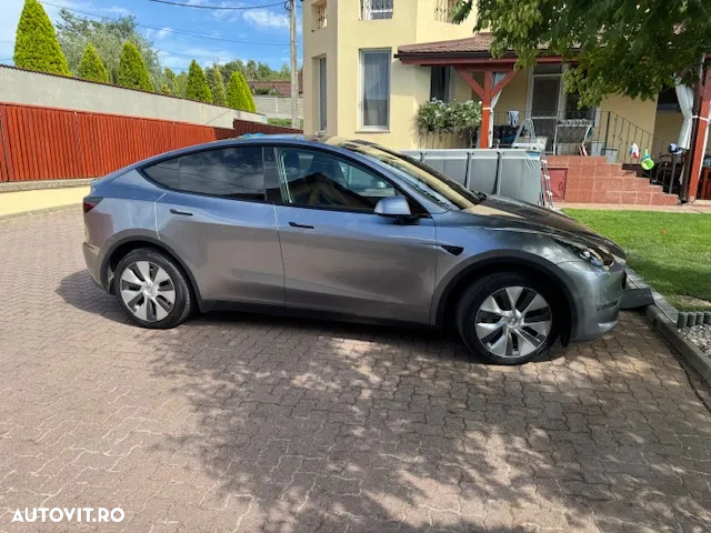 Tesla Model Y - 5