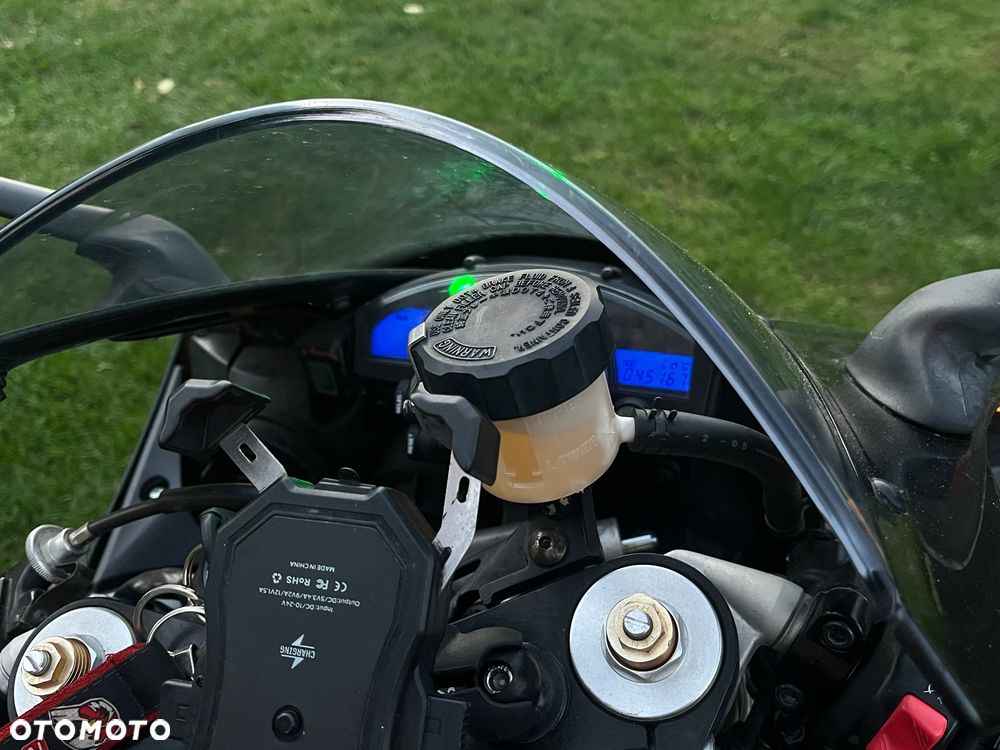 Yamaha R1 - 4