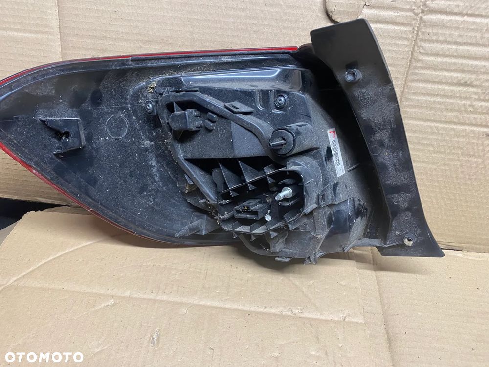 LAMPA TYLNA PRAWA DACIA SANDERO II 265500465R - 4