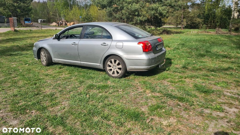 Toyota Avensis - 8
