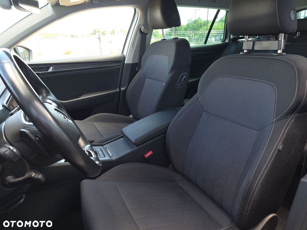 Skoda Superb 2.0 TDI SCR Style DSG - 10