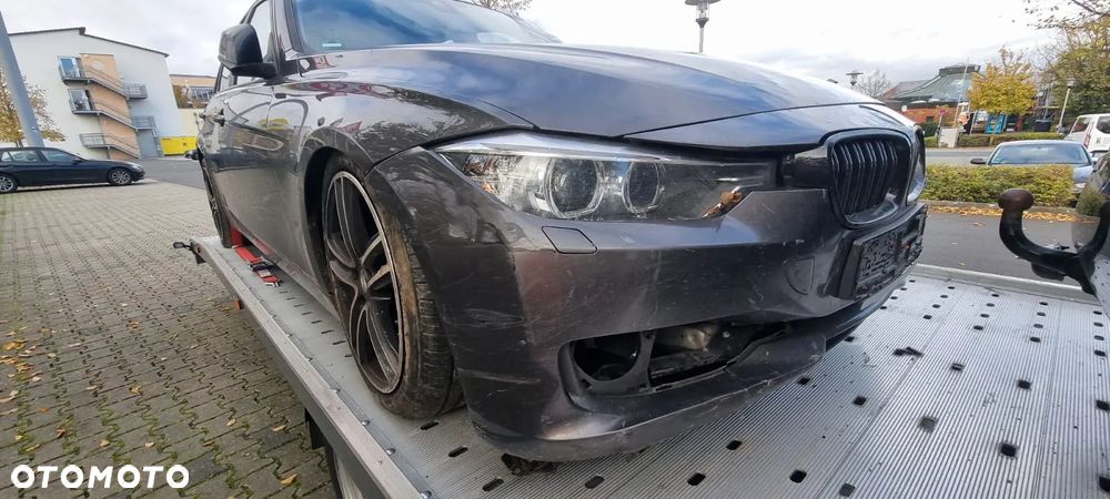 BMW Seria 3 318d Touring Blue Performance Sport Line - 2