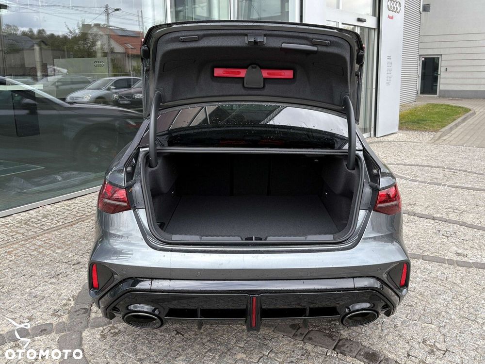 Audi RS3 Limousine - 8