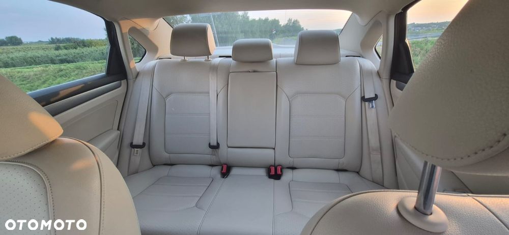 Volkswagen Passat 1.8 TSI Highline DSG - 9
